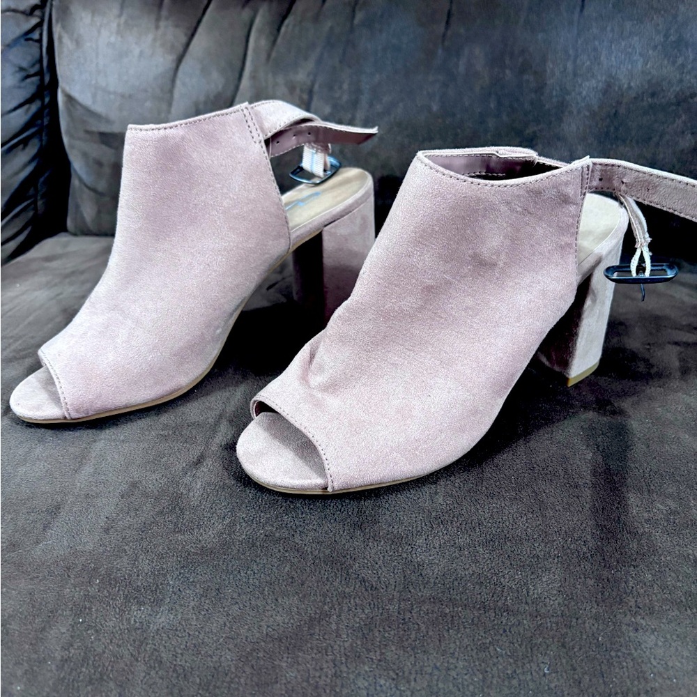 CL by Laundry Dusty Rose Bootie Size 7